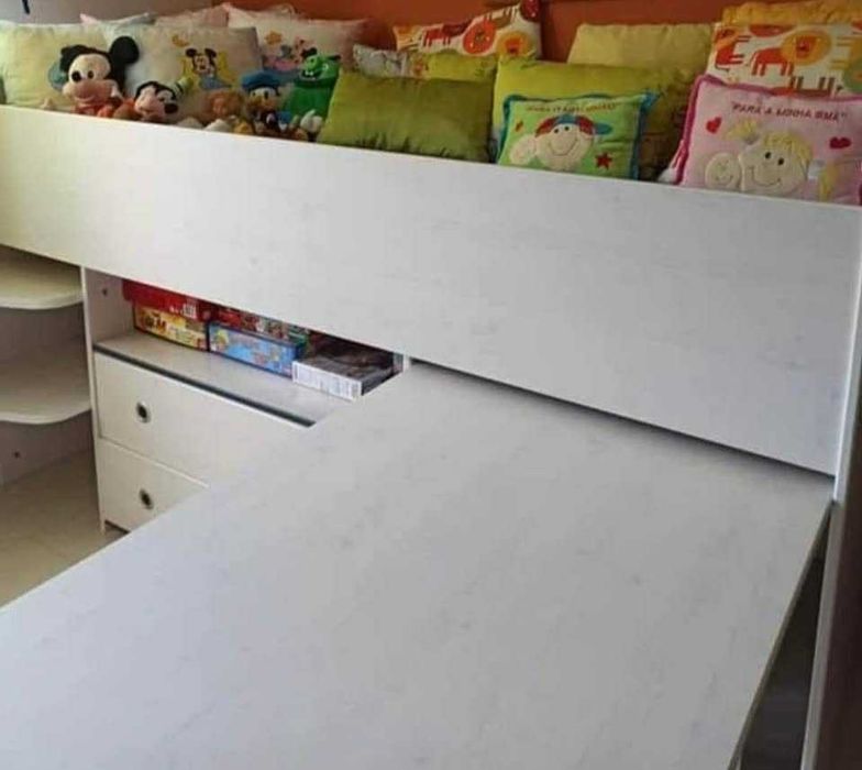 Quarto completo Moviflor (Cama, Secretaria, Estante, Comoda)