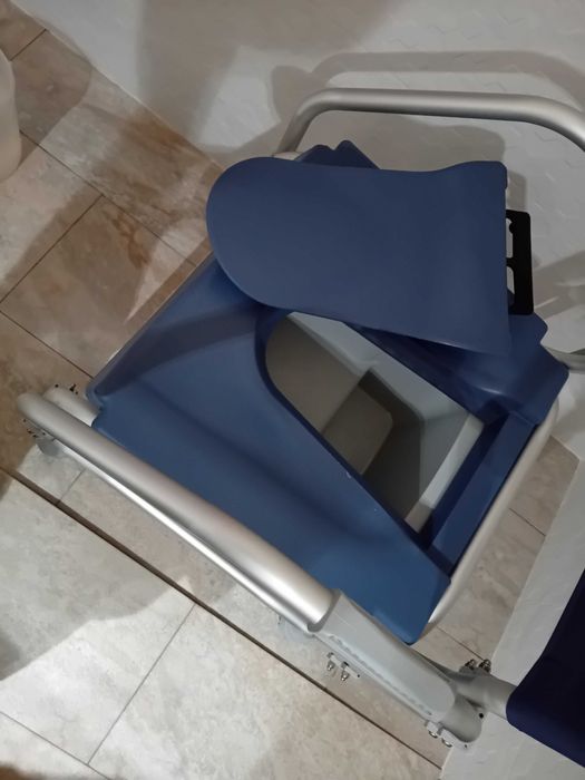Cadeira de rodas para banho e wc