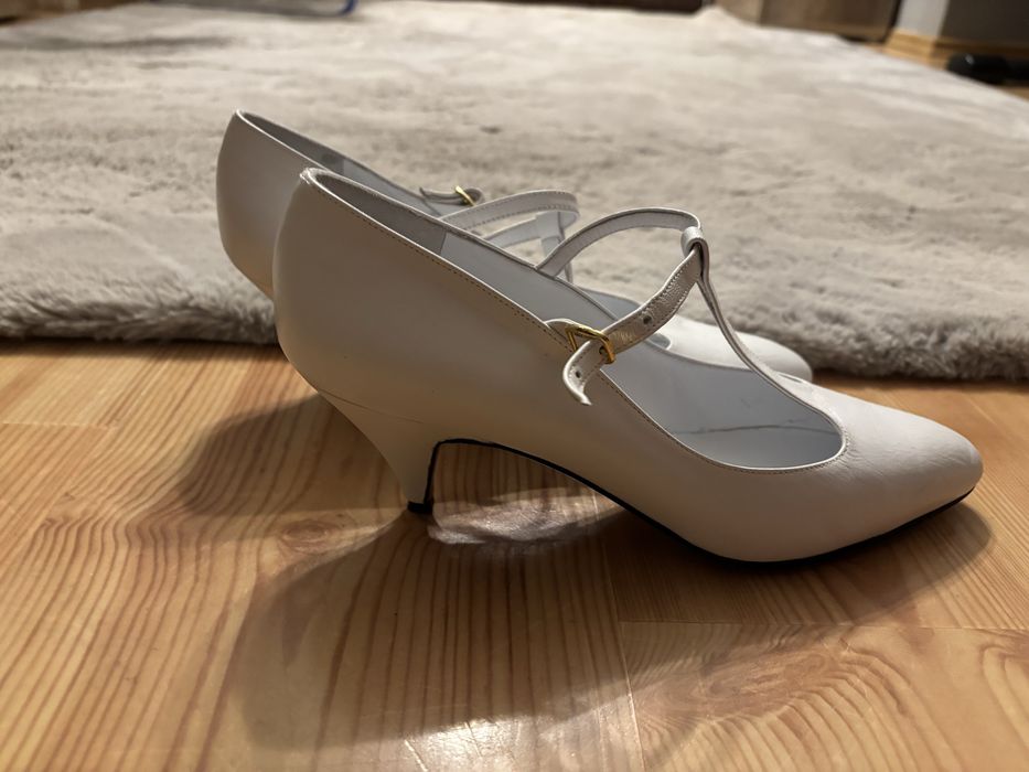 Buty na obcasach całe skórzane, włącznie z podeszwą