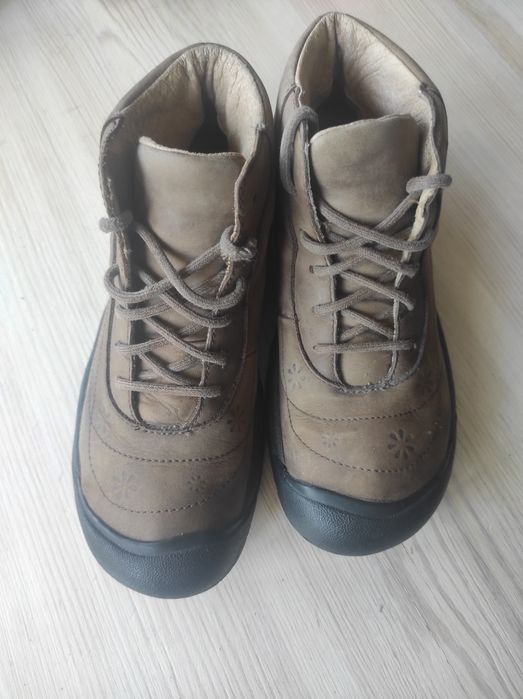 Жіноче взуття KEEN