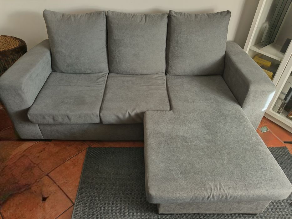 Sofá com chaise lougue