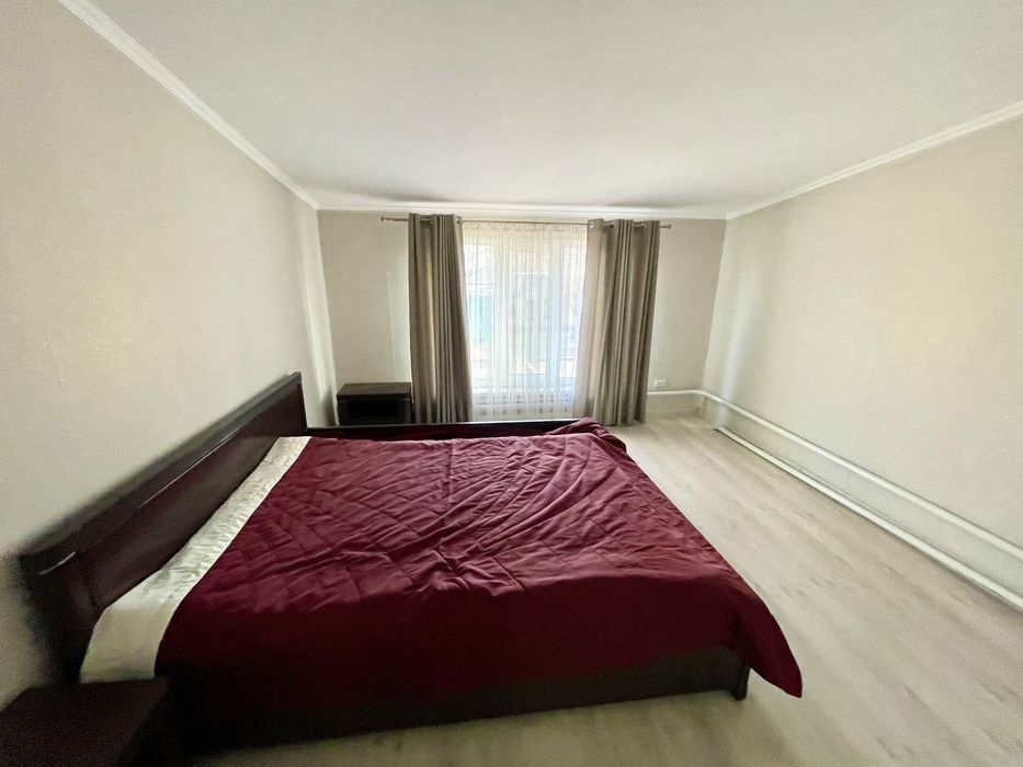 Продам двоповерховий будинок в Центрі!