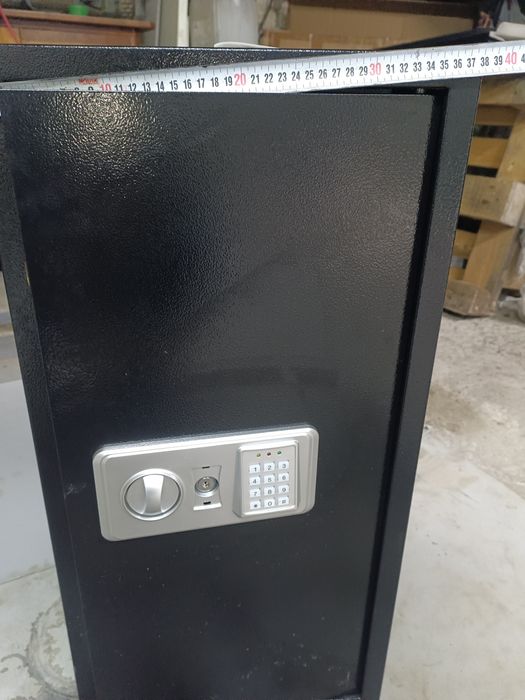 Сейф з ключом та  електричним паролем