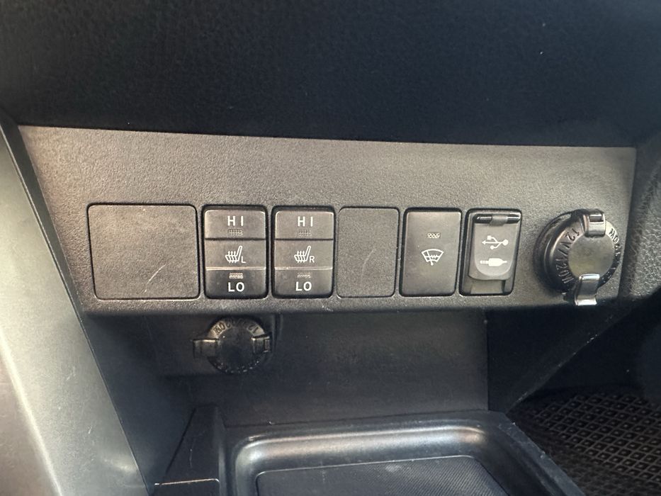 Тойота RAV4 2018