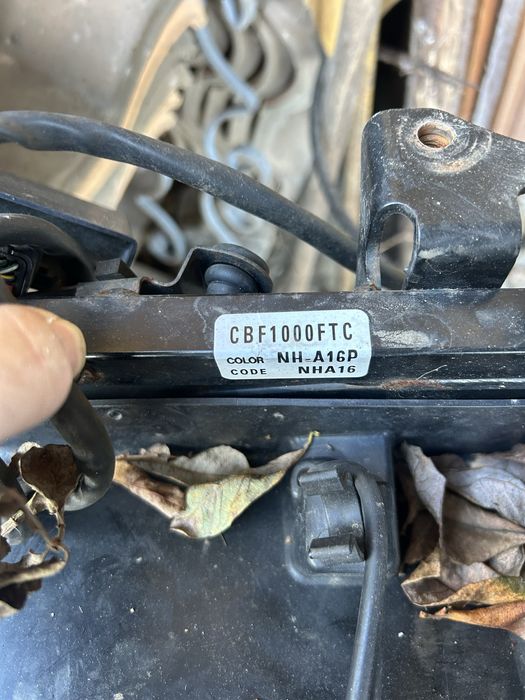 Honda CBF 1000 F – para peças ou restauro