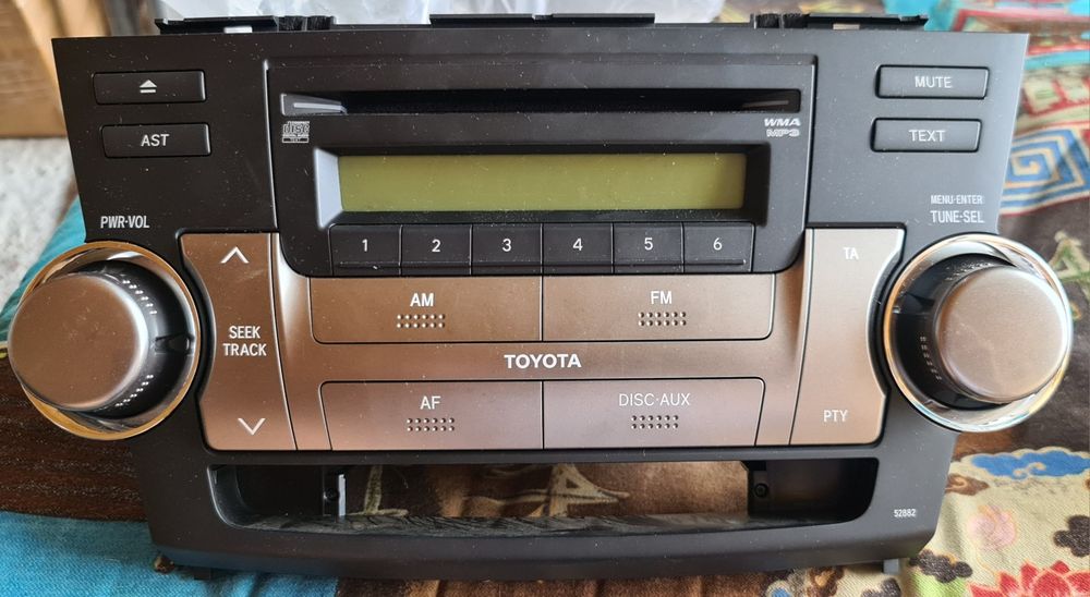 Штатноя магнитола Toyota Highlander 2010 г.