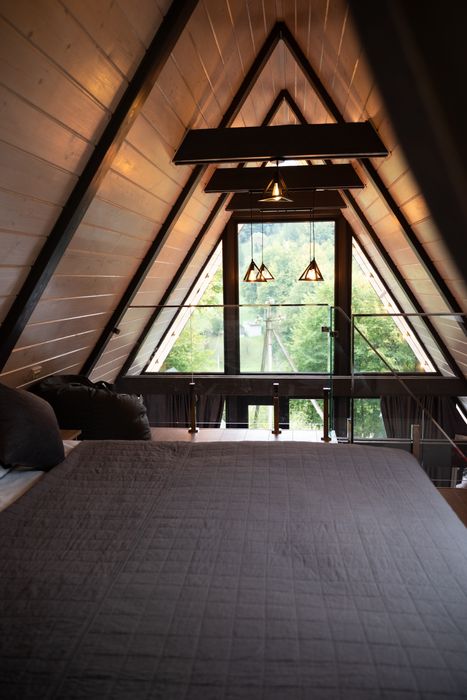 Подобова оренда  будинку , шале, афрейм, апартаменти трикутний будинок