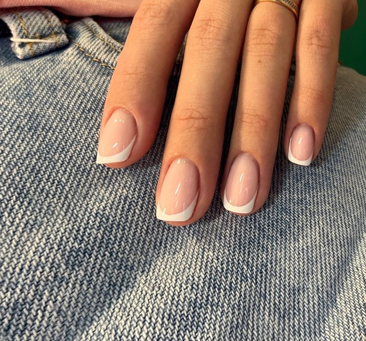 Манікюр, педікюр Буча