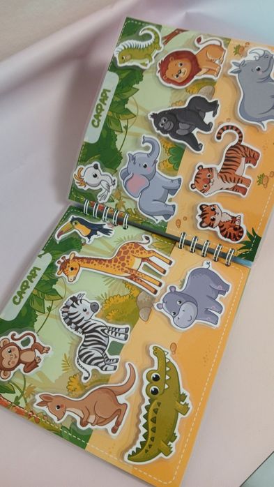 Перша книга малюка на липучках