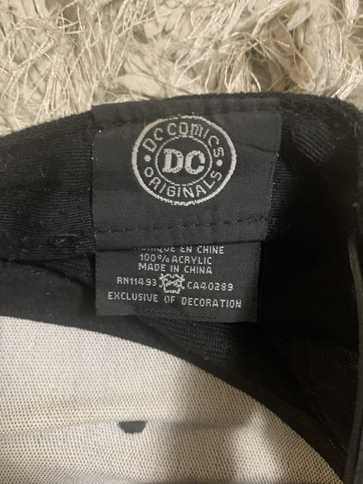 Czarna czapeczka z daszkiem z pajakiem