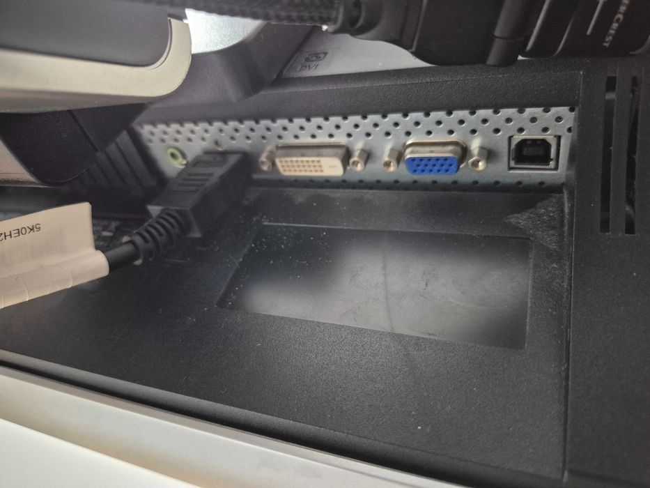 Монітор HP w2228h