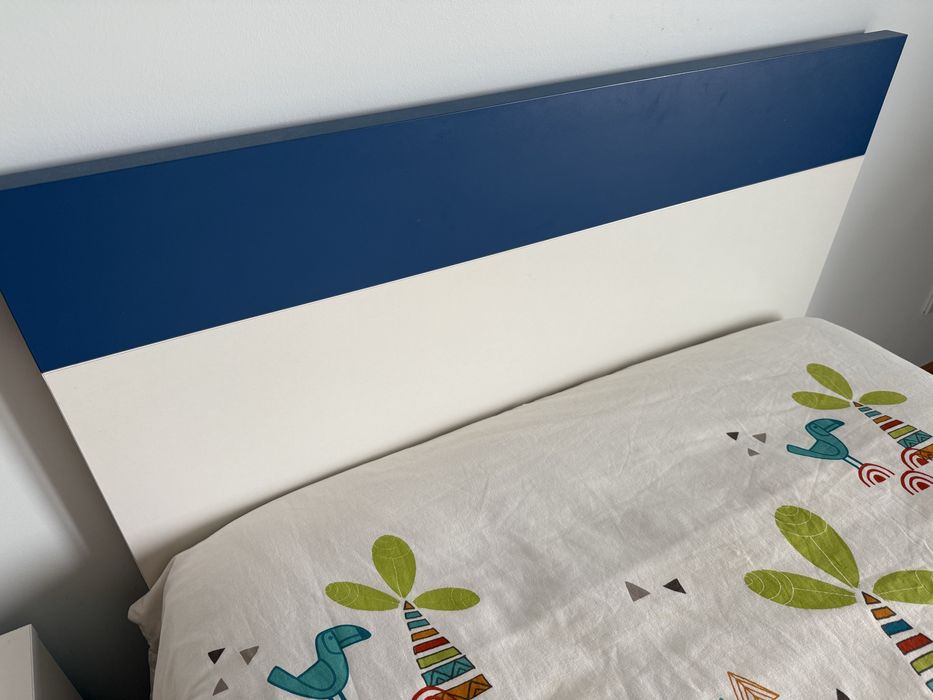 Cama solteiro / criança + mesinha de cabeceira