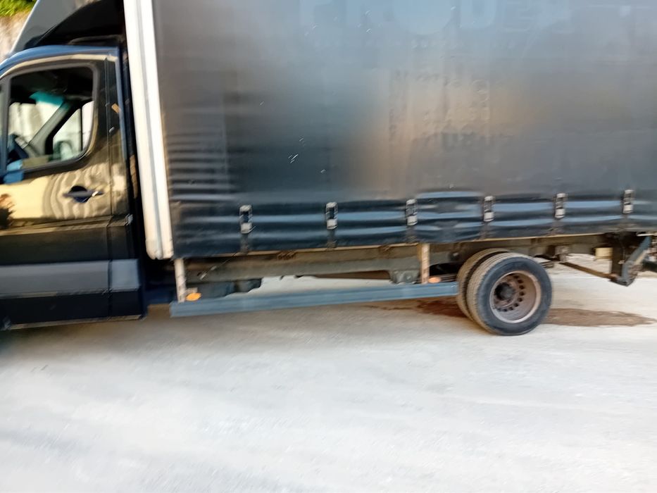 VW Crafter 2016 com cortina e plantaforma elevatoria.