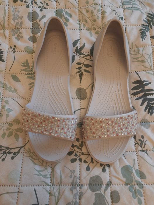 Crocs W7
Model: Lina Embellished Dorsay 204361