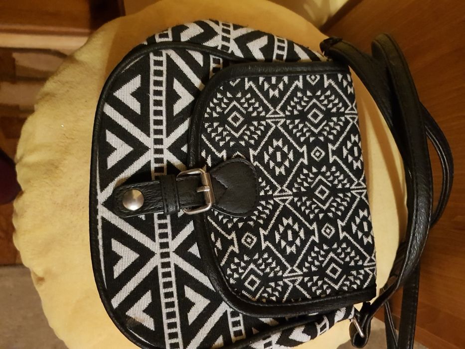 Torebka czarno biala avon