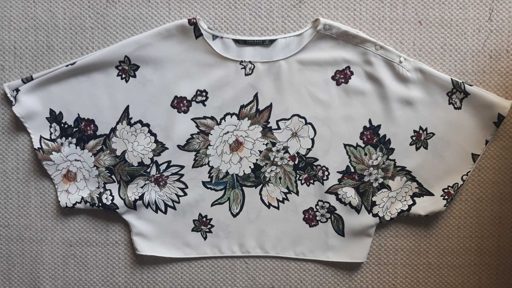 Blusa da Zara às flores