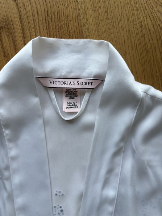 Szlafrok dla panny młodej z napisem Bride Victoria’s Secret