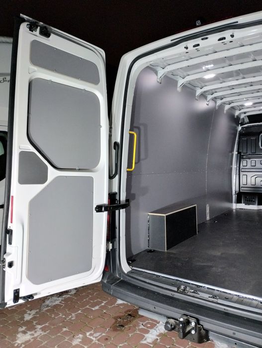 VW Crafter L4H2 - podłoga, zabudowa