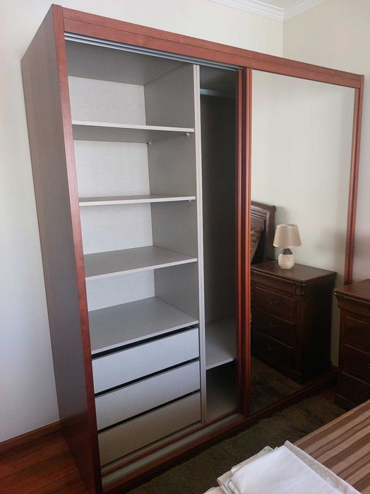 Roupeiro Quarto com portas correr de espelho