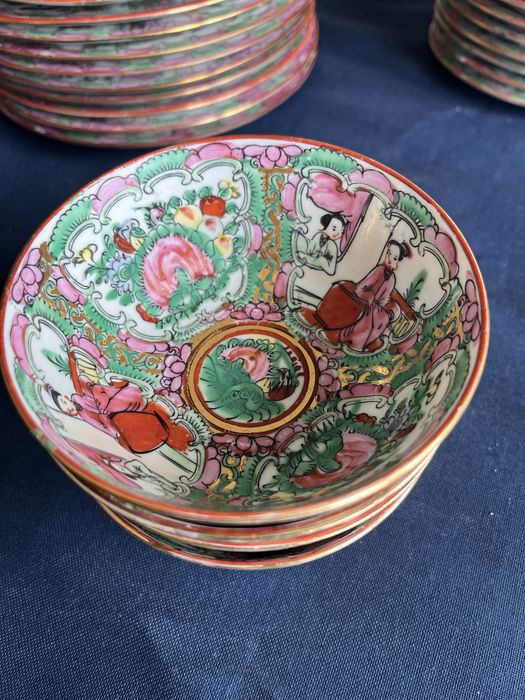 Conjunto de louças fabricadas em Macau