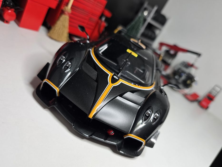LCD Pagani Huayra R 1/18
