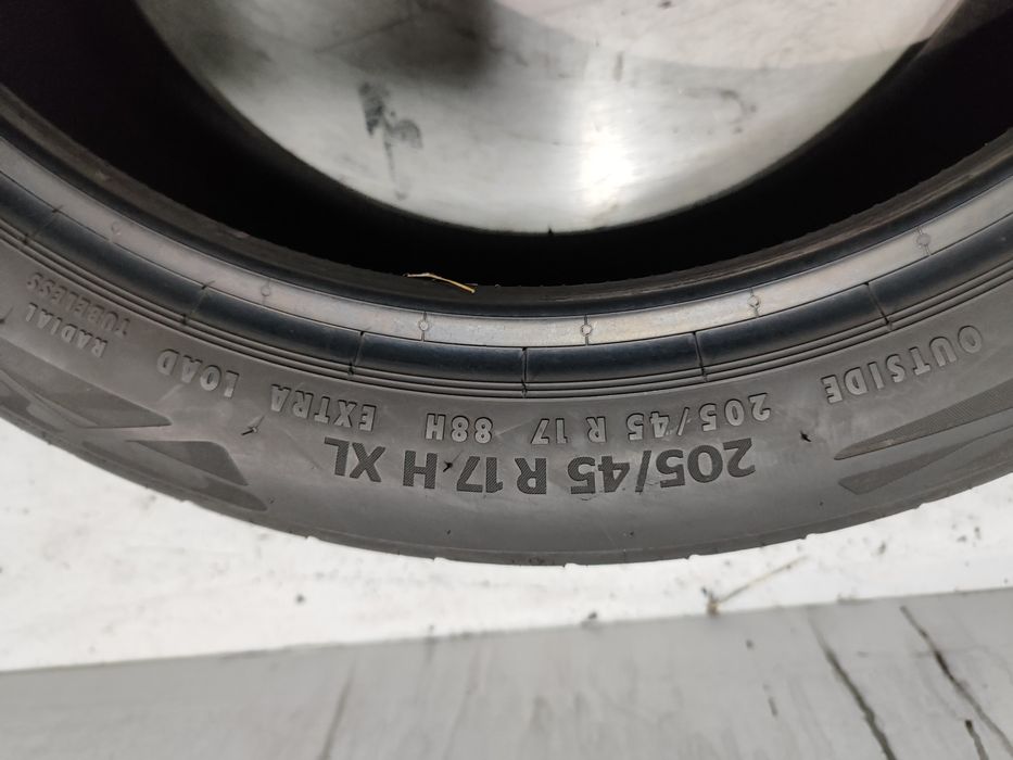 2 pneus semi novos Pirelli 205/45R17 88H - Oferta da entrega