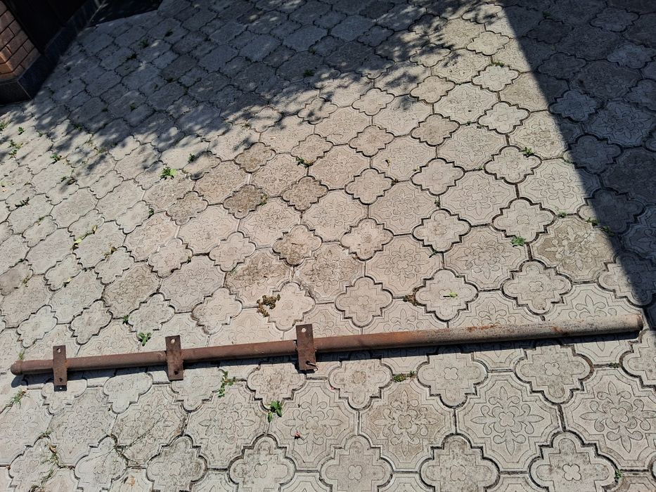 Столбики металлические для забора.