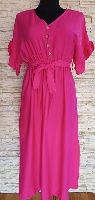 Piękna sukienka z rozcięciem