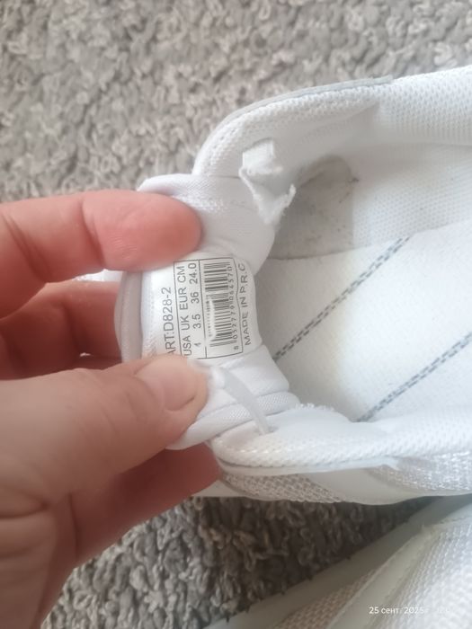 Кроссовки р. (36)