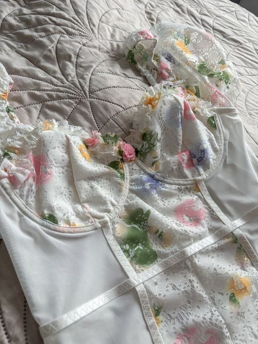 Romantyczne body z bufkami L shein