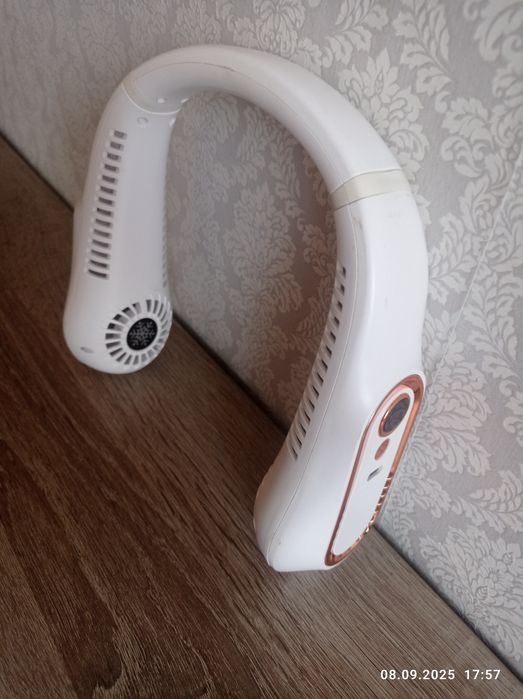 Портативный мини вентилятор на шею