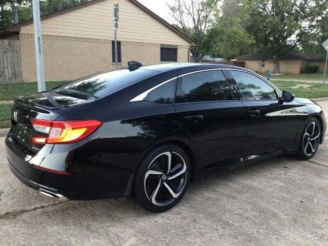 Автомобіль HONDA ACCORD 2018 року з США
