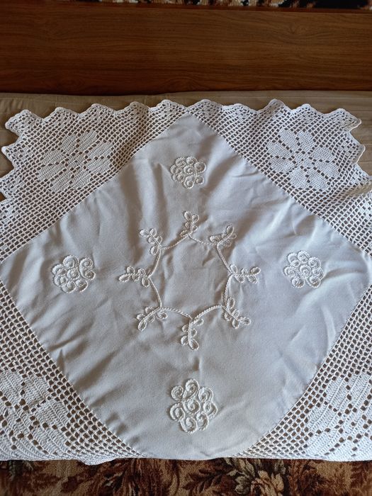 Скатерть на маленький столик