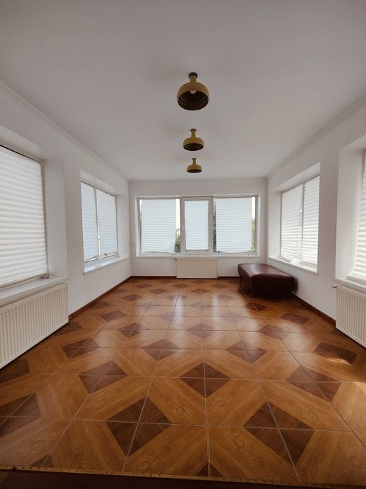 Продається домоволодіння з 2-ма будинками