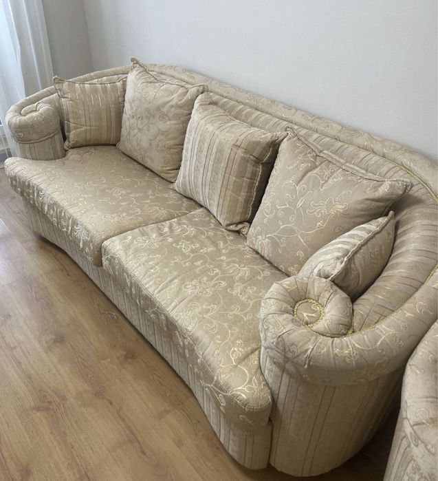 Шикарная Витрина Merx,Стол Merx, диван