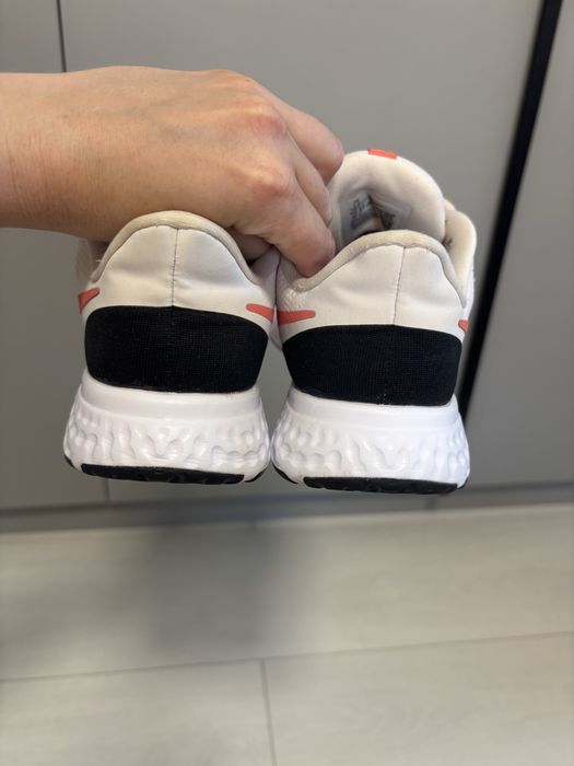 Кросівки жіночі Nike Revolution 5 р.38