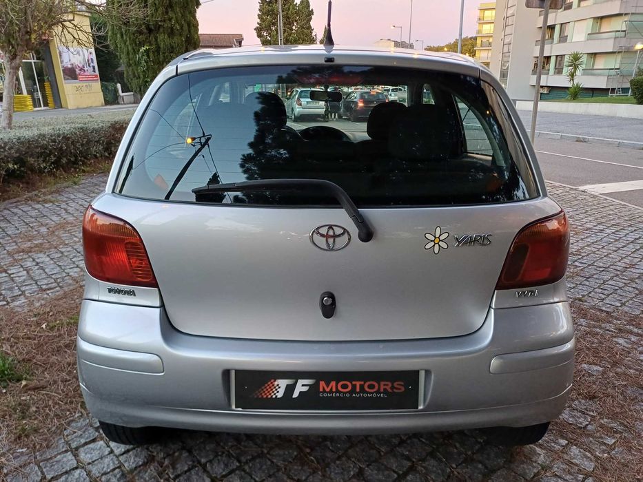 Toyota Yaris 1.0 vvti sol impecável
