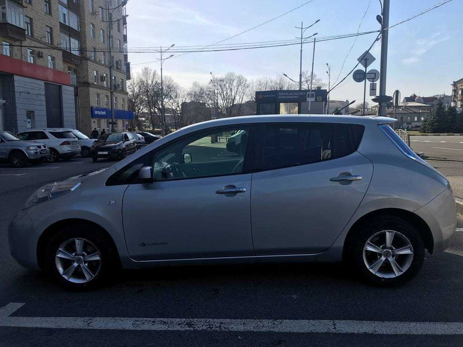 Оренда/прокат Nissan Leaf (24кВт) 2012 року