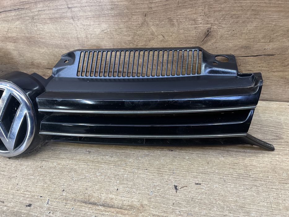 Grill/ atrapa/ kratka zderzaka Volkswagen Golf 6