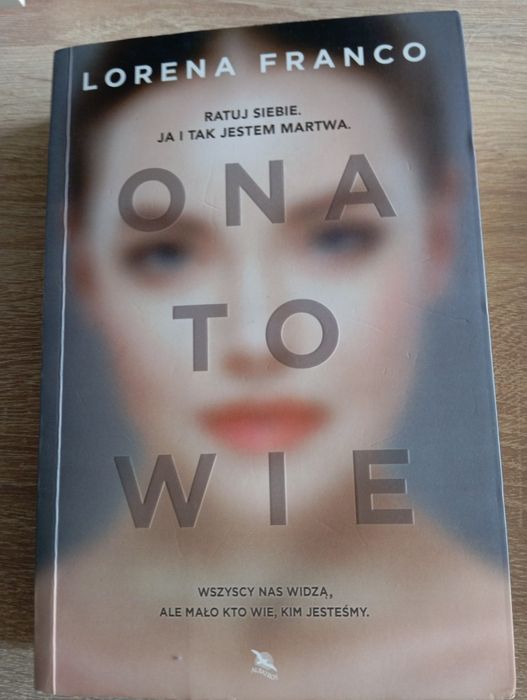 Książka ona to wie