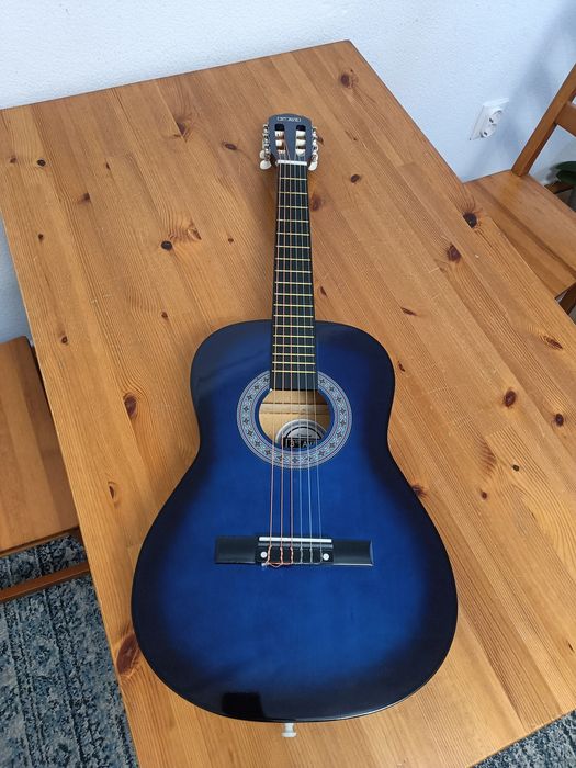 Vendo guitarra acústica para criança.