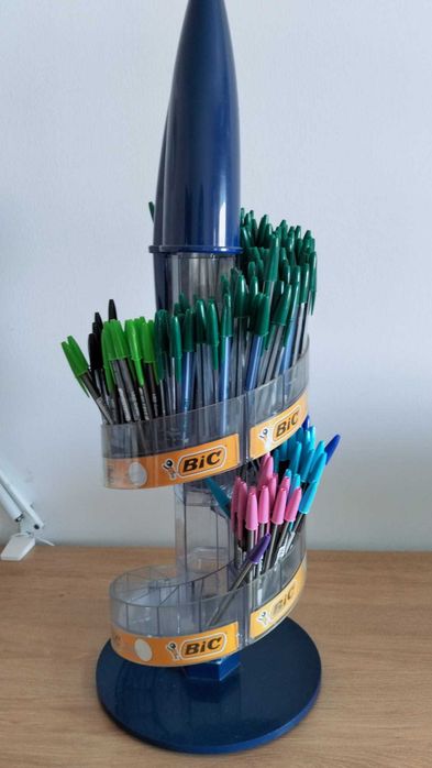 expositor canetas bic