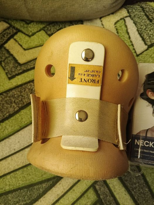 Шийний бандаж-комірець