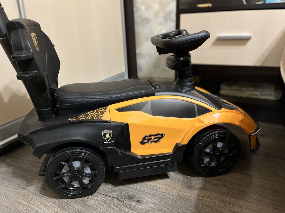 Толокар машина Lamborgini, з батьківською ручкою