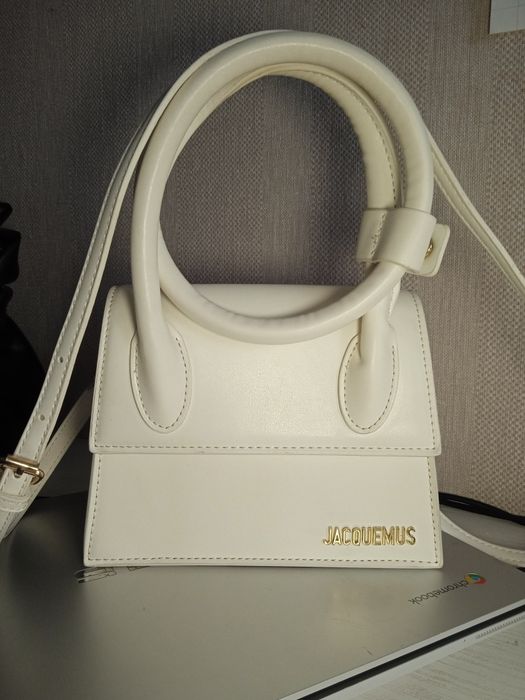 Сумка Jacquemus.