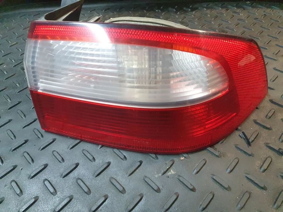 RENAULT LAGUNA II HB LAMPA PRAWY TYŁ TYLNA