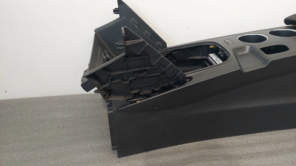 Consola central RENAULT Megane IV Grandtour (K9A/M_)