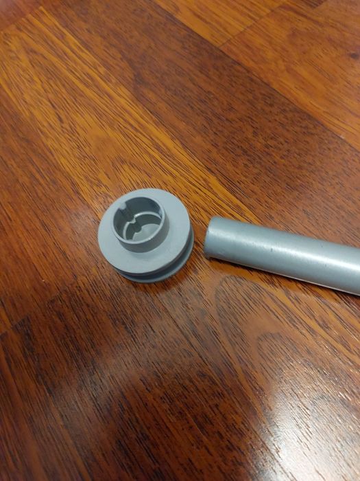 Karnisz metalowy regulowany