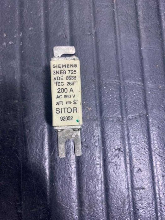 Fuses of Various Ratings64740388182274124