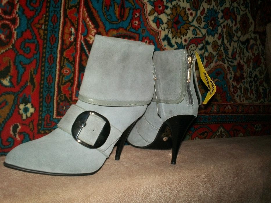 Новые замшевые полусапожки